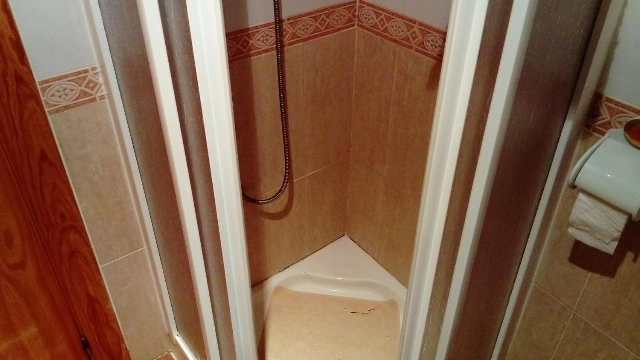 Chez Rose Et Patrick Apartment Policar Екстериор снимка