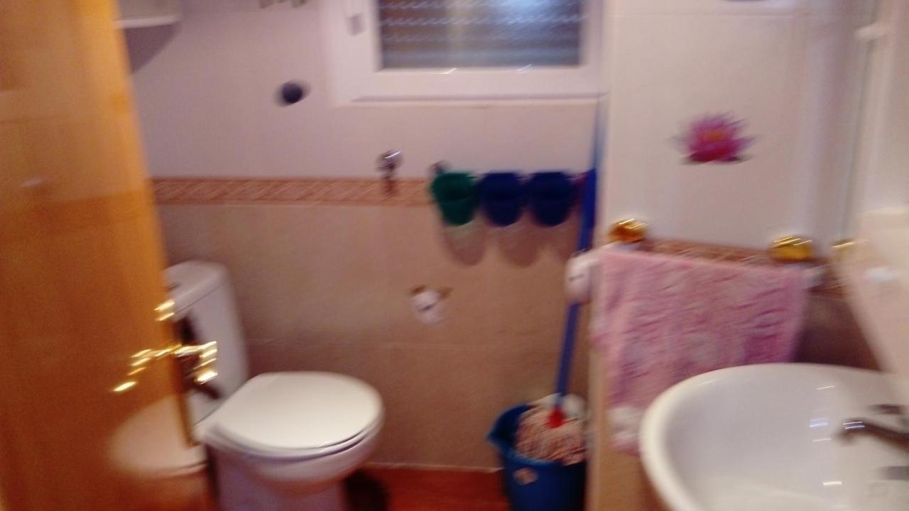 Chez Rose Et Patrick Apartment Policar Екстериор снимка